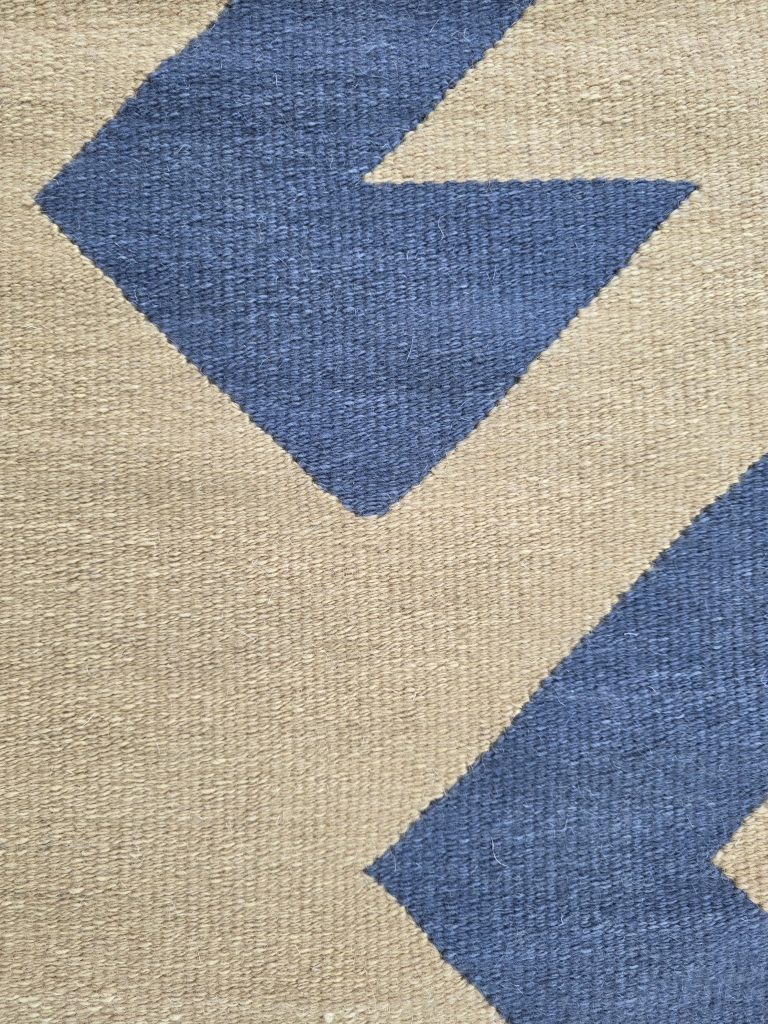 Serenad Eli Belinde Yün Kilim – görsel 3